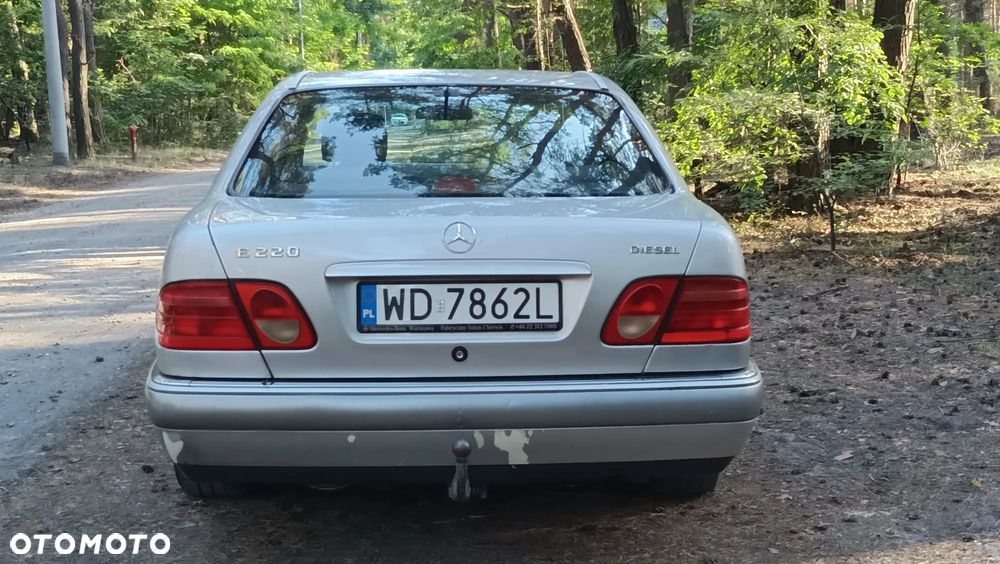 Mercedes-Benz Klasa E 220 D Elegance - 9