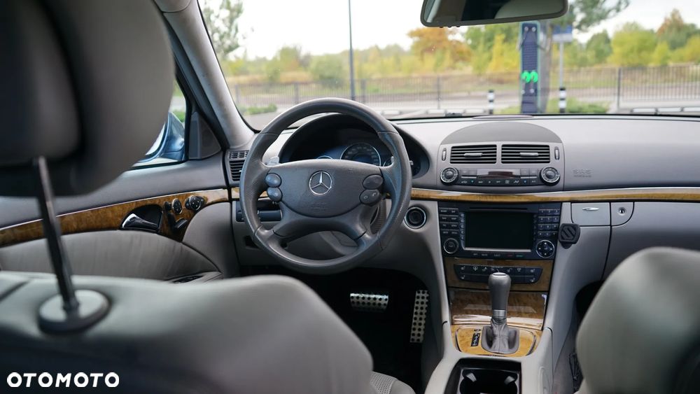 Mercedes-Benz Klasa E 63 AMG 7G-TRONIC - 18