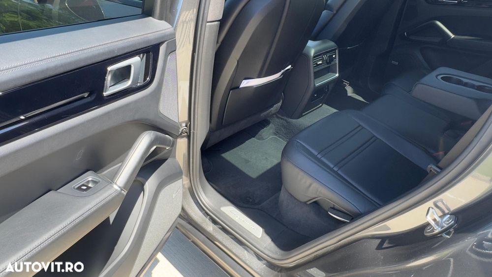 Porsche Cayenne Coupe - 18