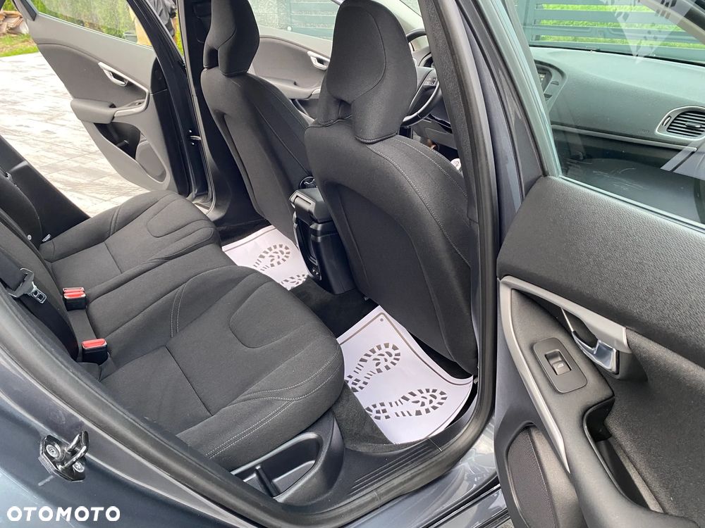 Volvo V40 T3 Momentum - 26