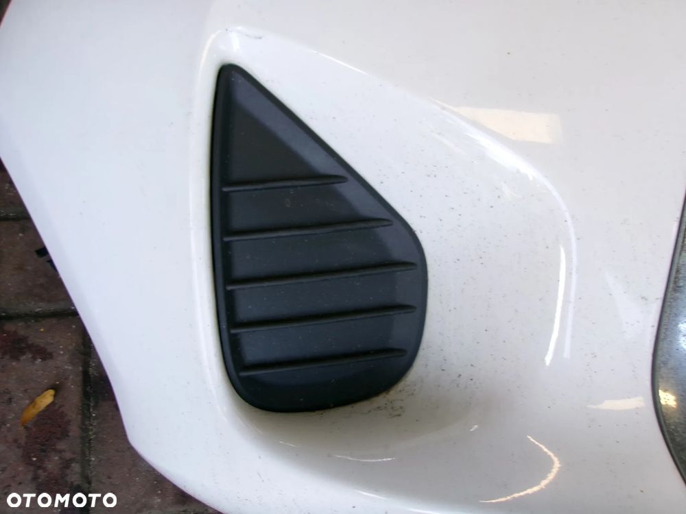ZAŚLEPKA HALOGENU PRAWA TOYOTA YARIS III  LIFT  14-17 - 1