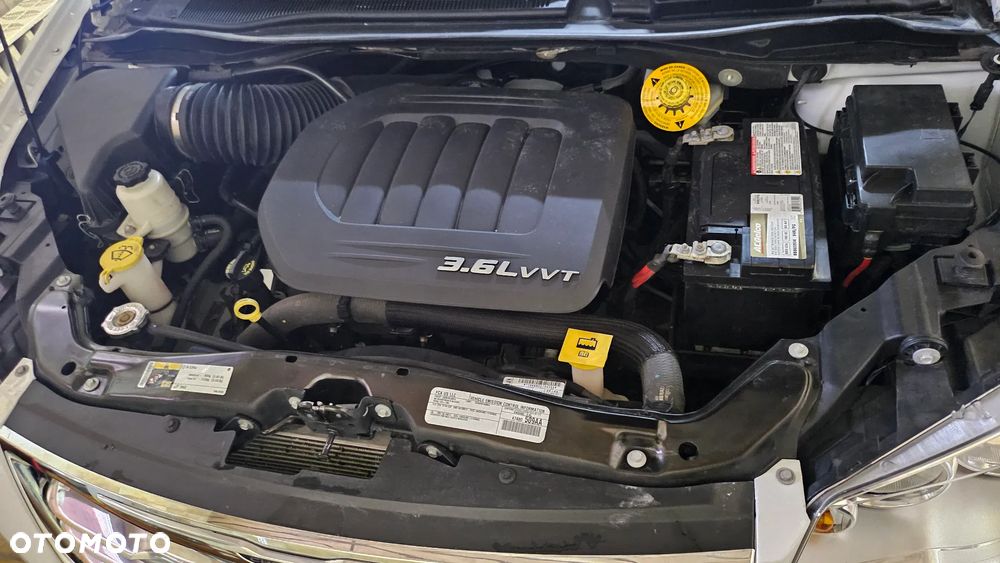 Chrysler Town & Country 3.6 Limited - 9