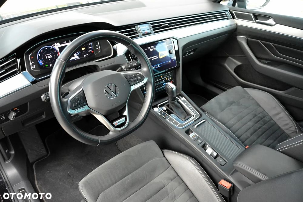 Volkswagen Passat - 11