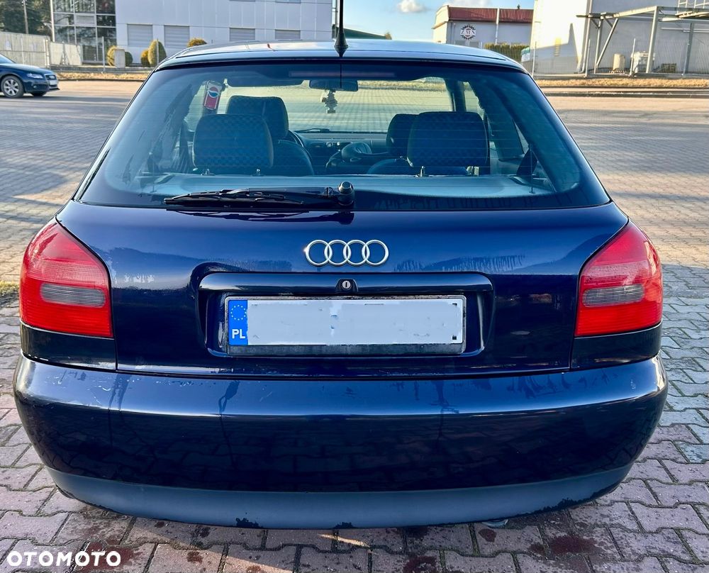 Audi A3 3-drzwiowe 1.6 Attraction - 2