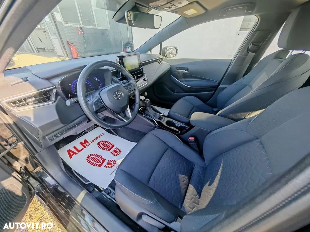 Toyota Corolla ver-1-8-hsd-dynamic - 3