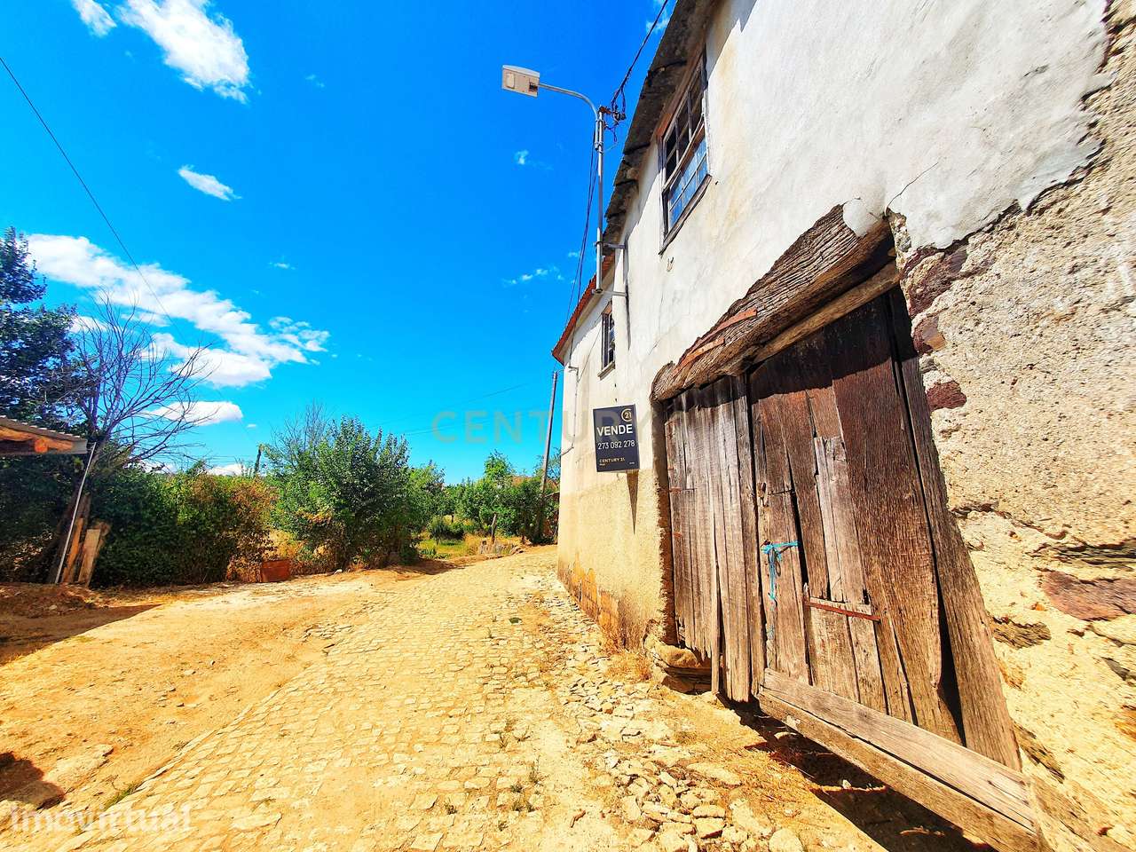 Moradia para reconstruir em Vilarinho Cova de Lua - Grande imagem: 2/9