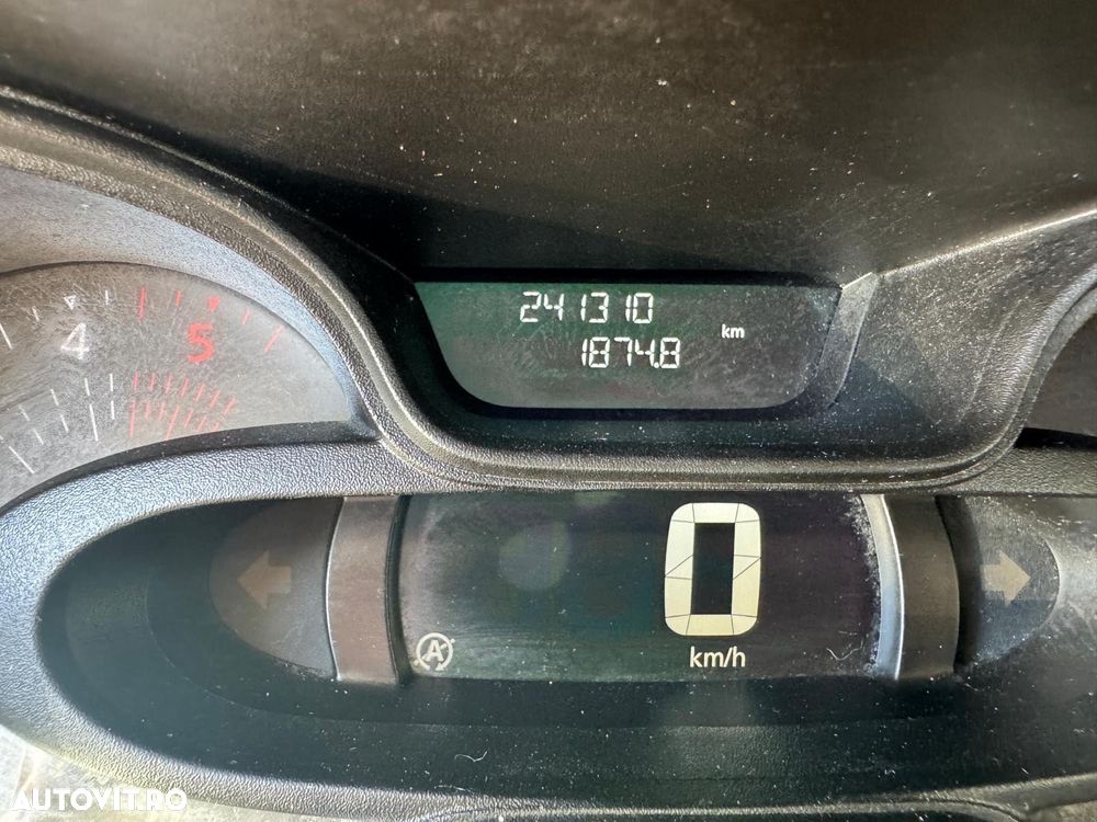 Renault TRAFIC - 12