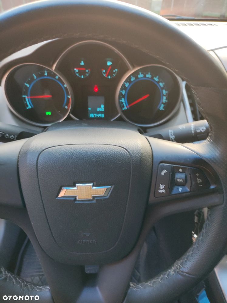 Chevrolet Cruze 1.6 LS+ - 8