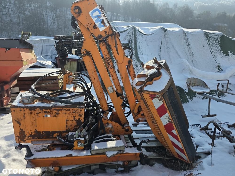 Mercedes-Benz UNIMOG - 10