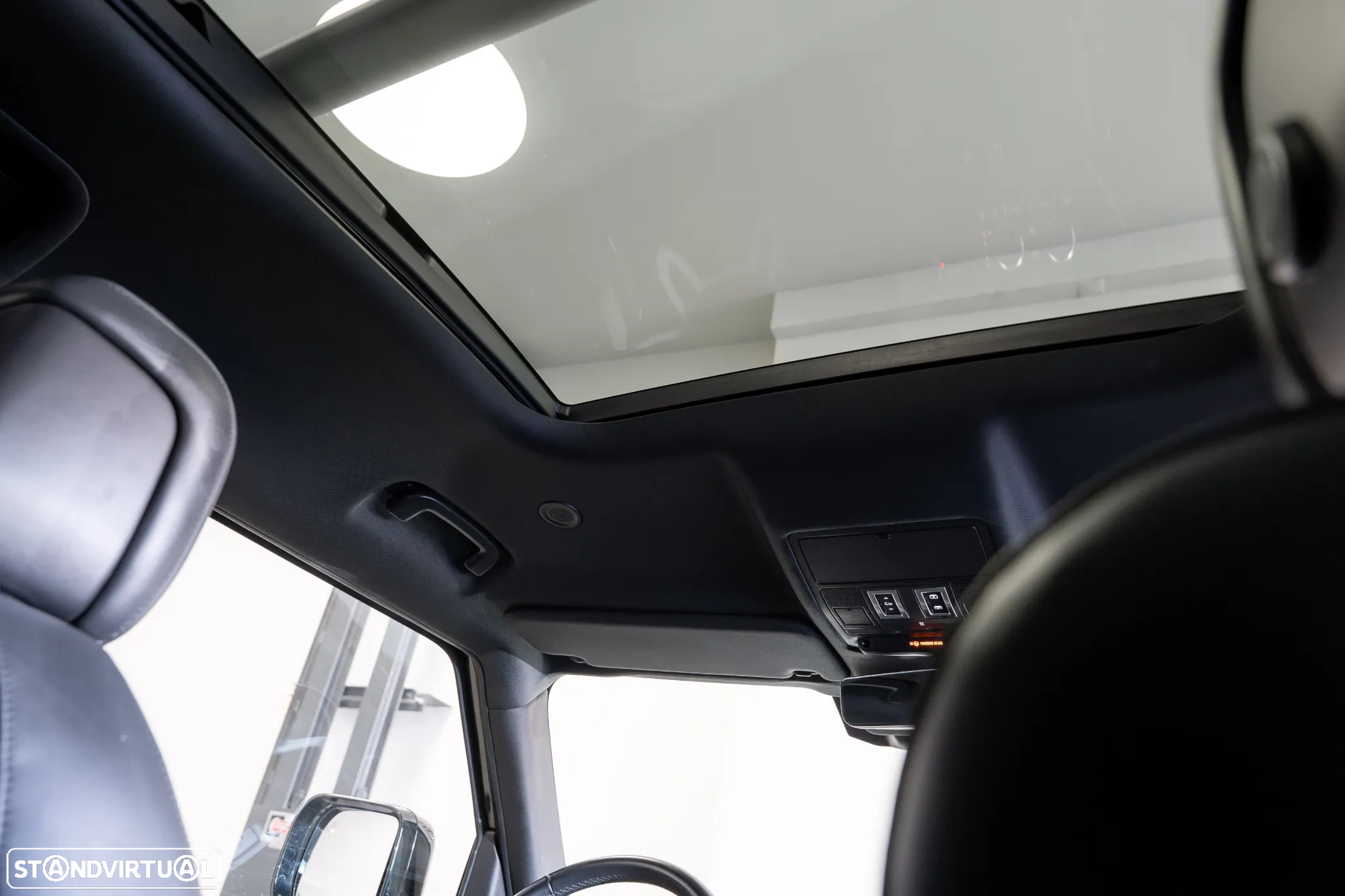 Land Rover Defender 3.0 D300 90 AWD X-Dynamic HSE - 26