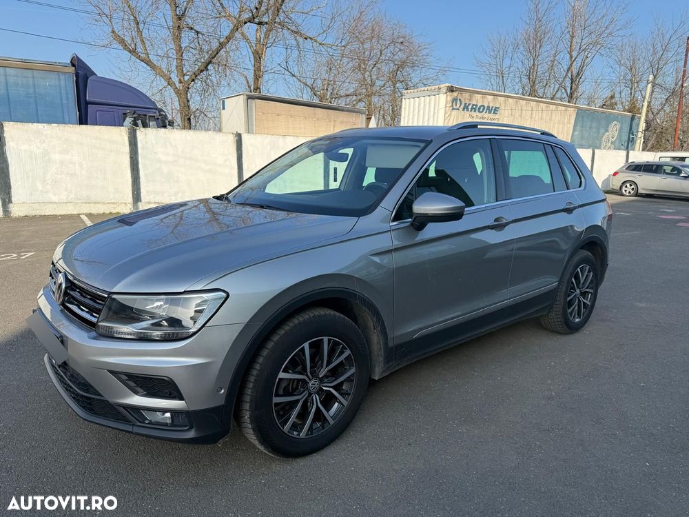 Volkswagen Tiguan - 1