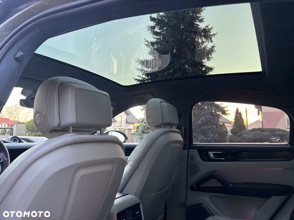 Porsche Cayenne Coupe E-Hybrid - 12