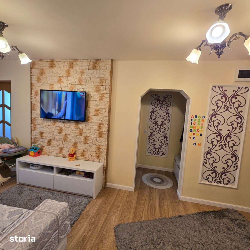 Vând apartament cu 4 camere ultracentral - Imagine principală: 4/13