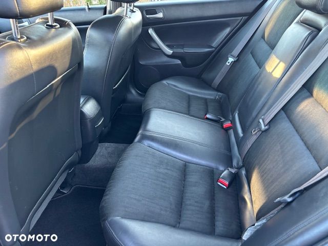 Honda Accord 2.0 Executive - 19