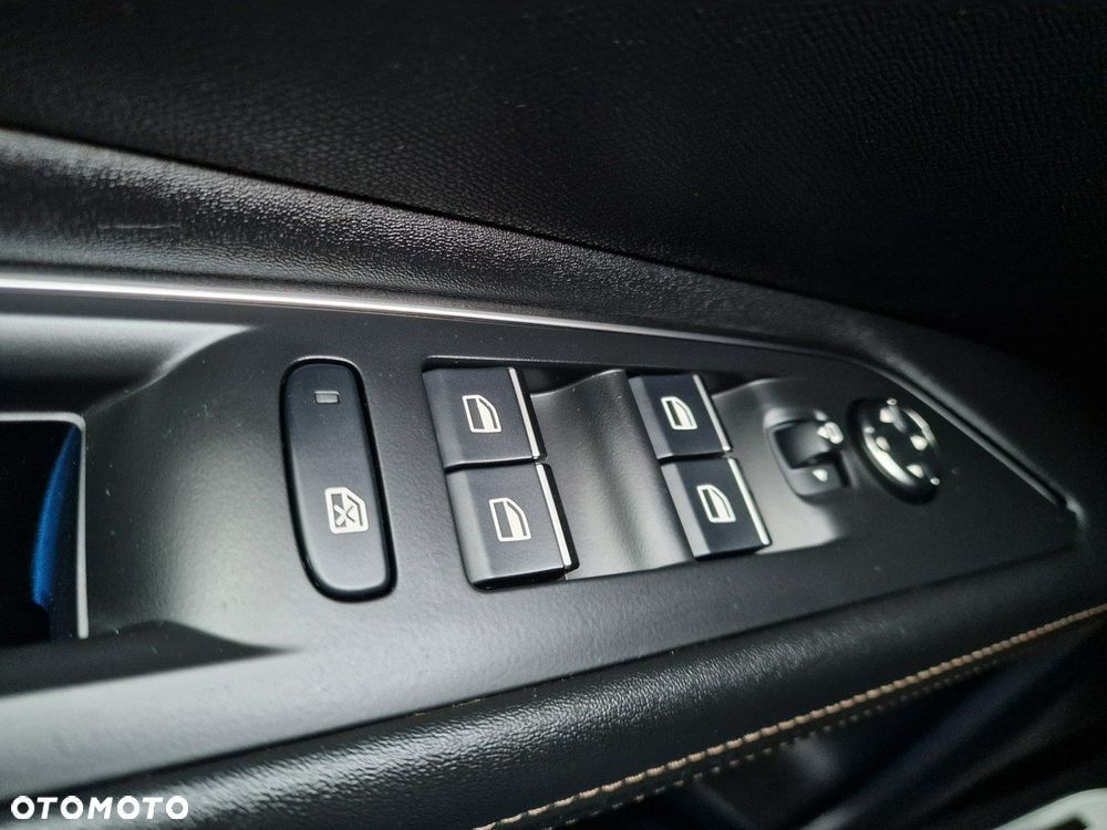 Peugeot 3008 1.6 PureTech HYbrid4 GT S&S EAT8 - 40