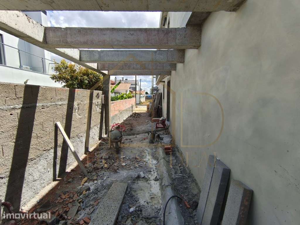 DESLUMBRANTE Moradia T4 com Piscina. Fernão Ferro - Grande imagem: 5/18