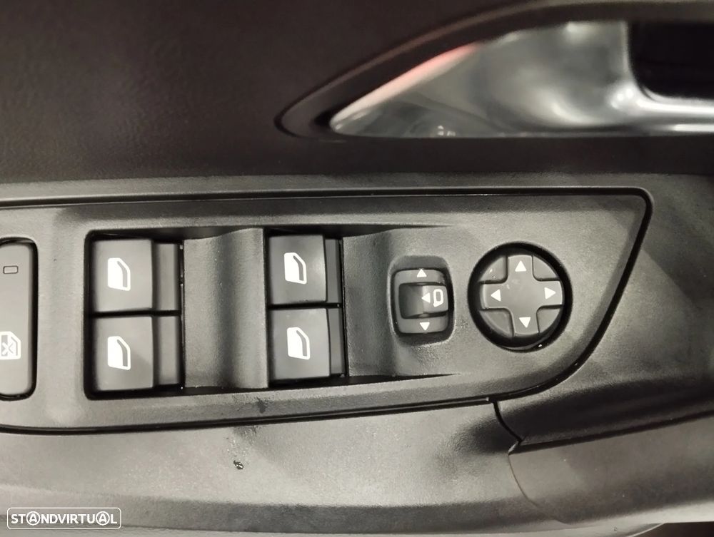 Peugeot 2008 1.2 PureTech Allure - 19