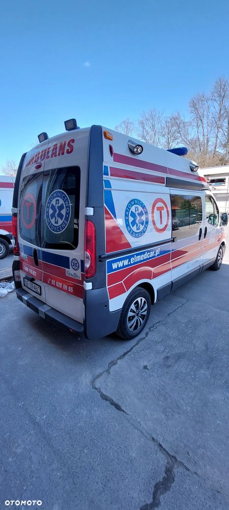 Renault Trafic ambulans - 10