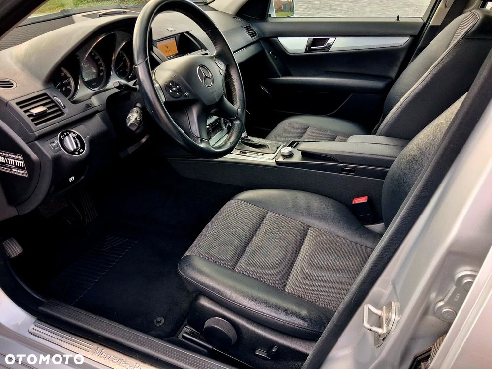 Mercedes-Benz Klasa C 180 CGI Automatik BlueEFFICIENCY Elegance - 34