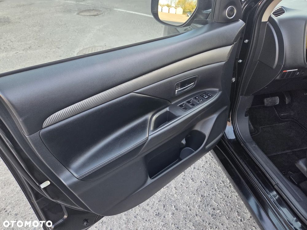Mitsubishi Outlander 2.0 Intense + - 18