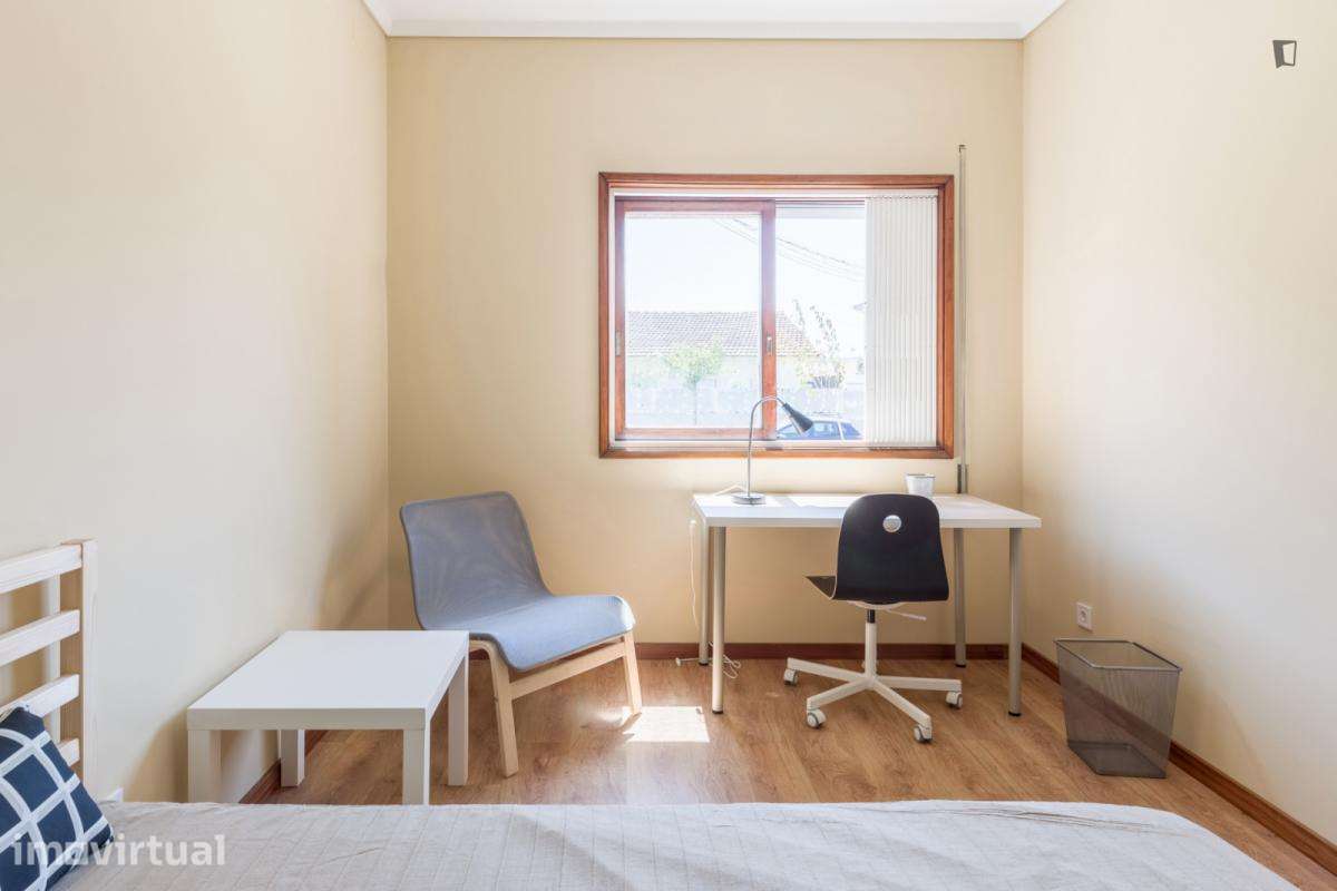 Quarto - localizado em São Mamede de Infesta Porto - Grande imagem: 3/15