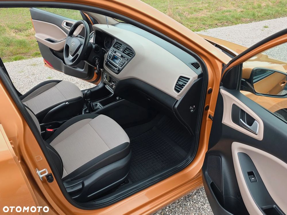 Hyundai i20 blue 1.2 Classic - 15