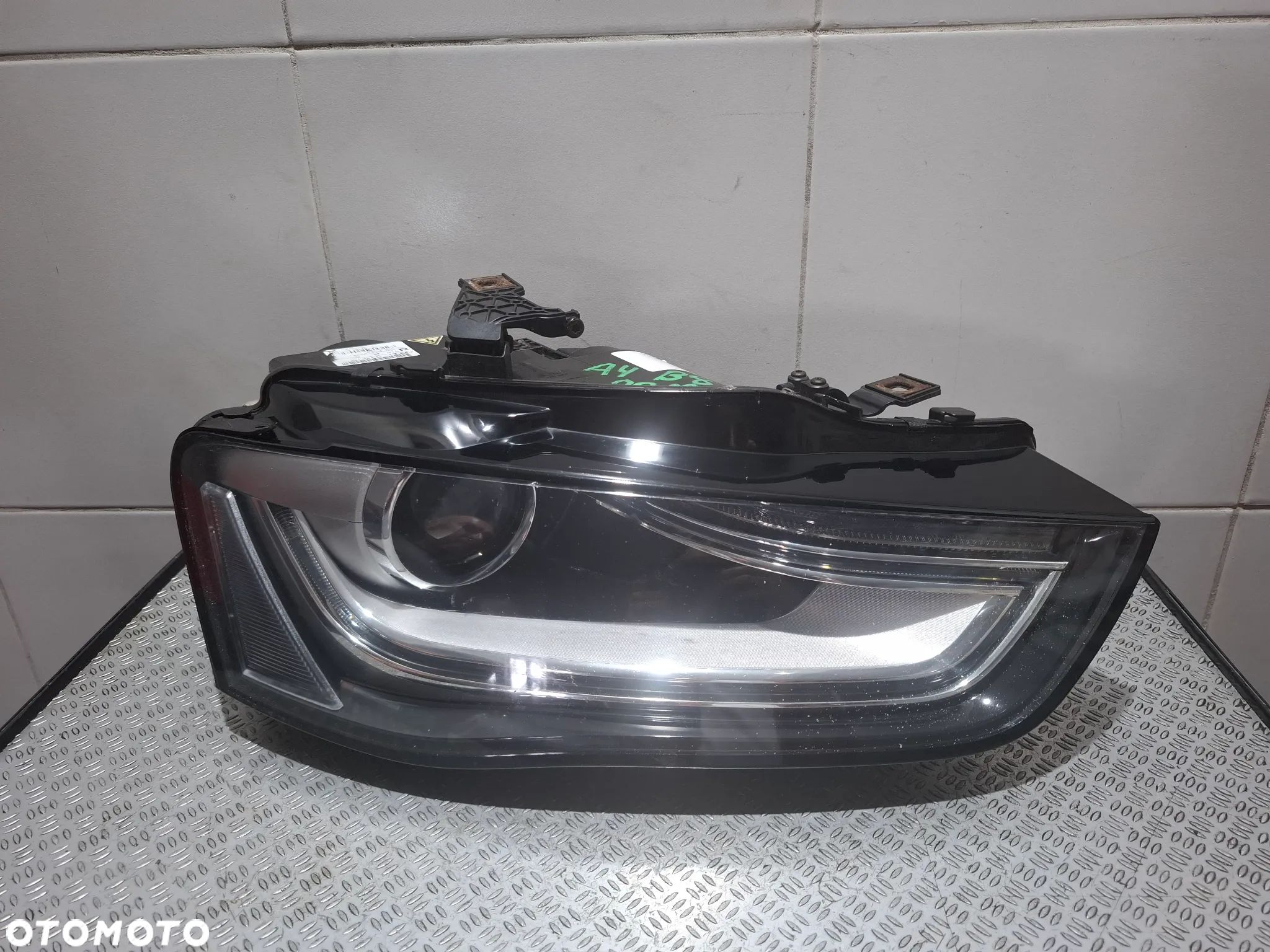 Lampa prawy przód led xenon Audi A4 B8 lift 2013 rok nr 8K0941044D - 1