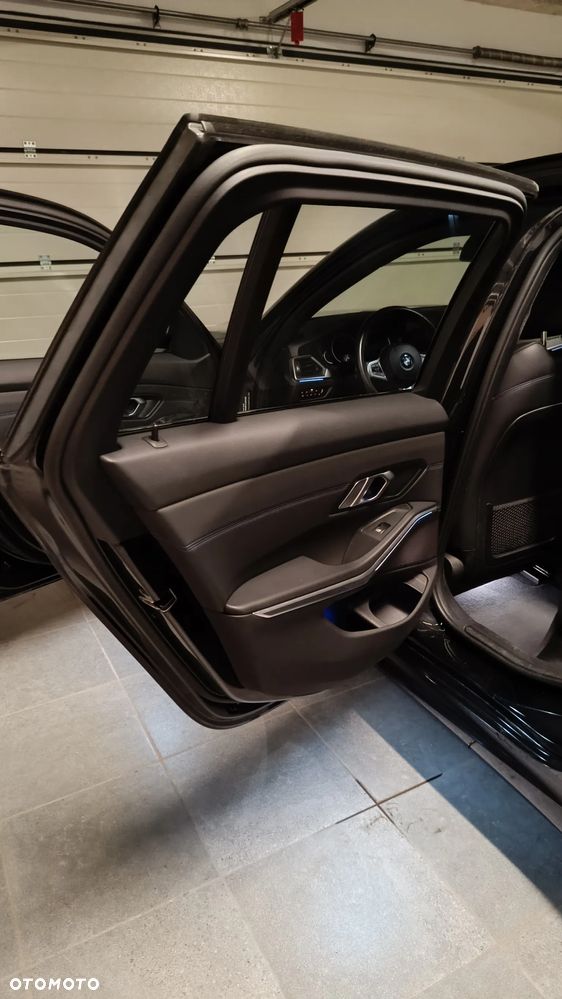 BMW Seria 3 318i M Sport - 13