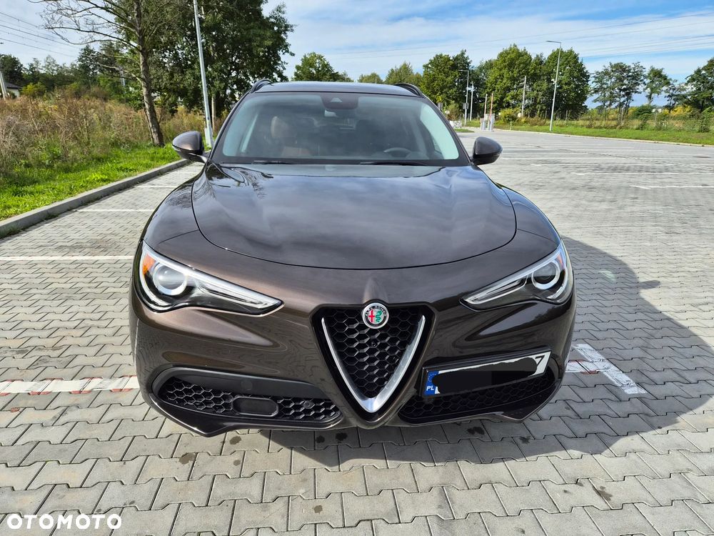 Alfa Romeo Stelvio - 1