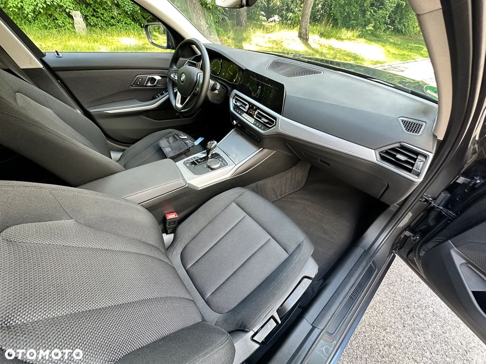 BMW Seria 3 320d xDrive MHEV Sport Line - 23