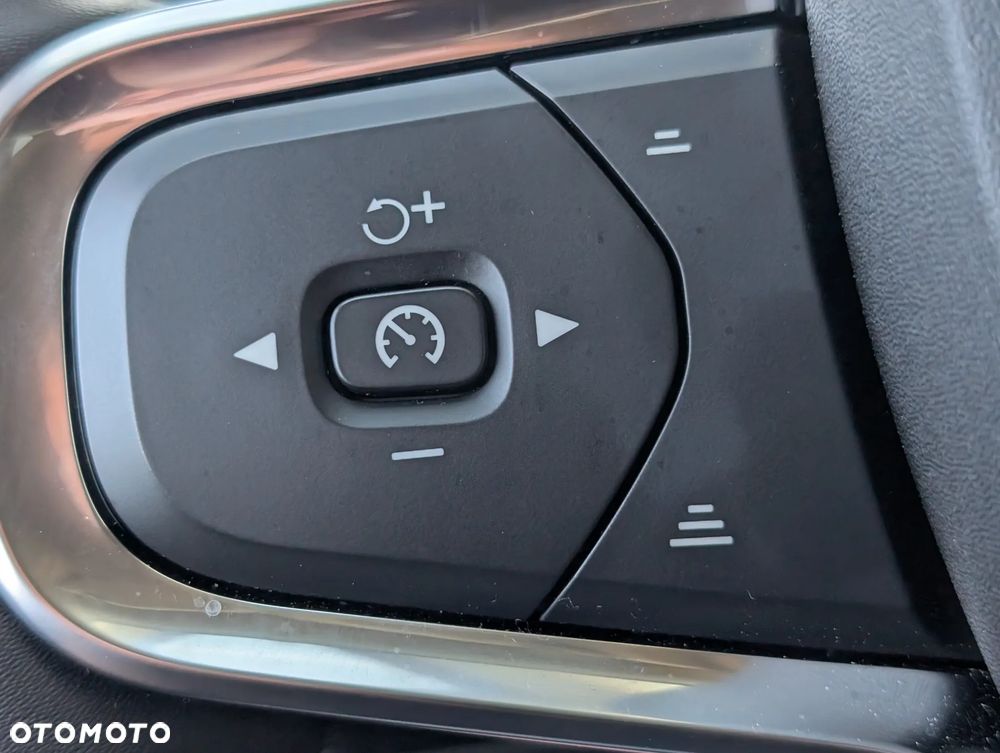 Volvo XC 40 B4 AWD Ultimate Dark - 25