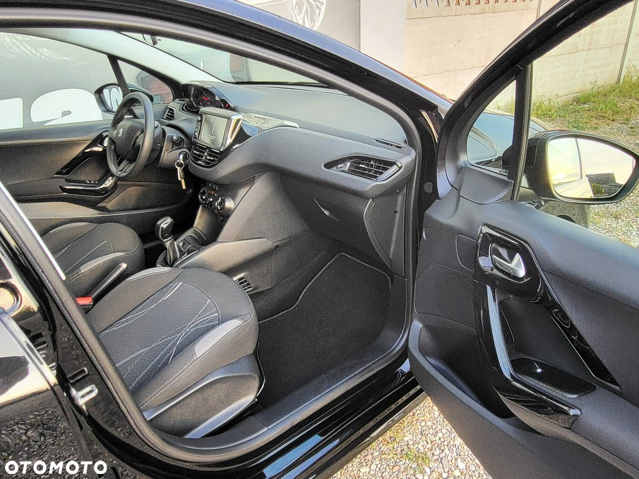 Peugeot 208 - 16