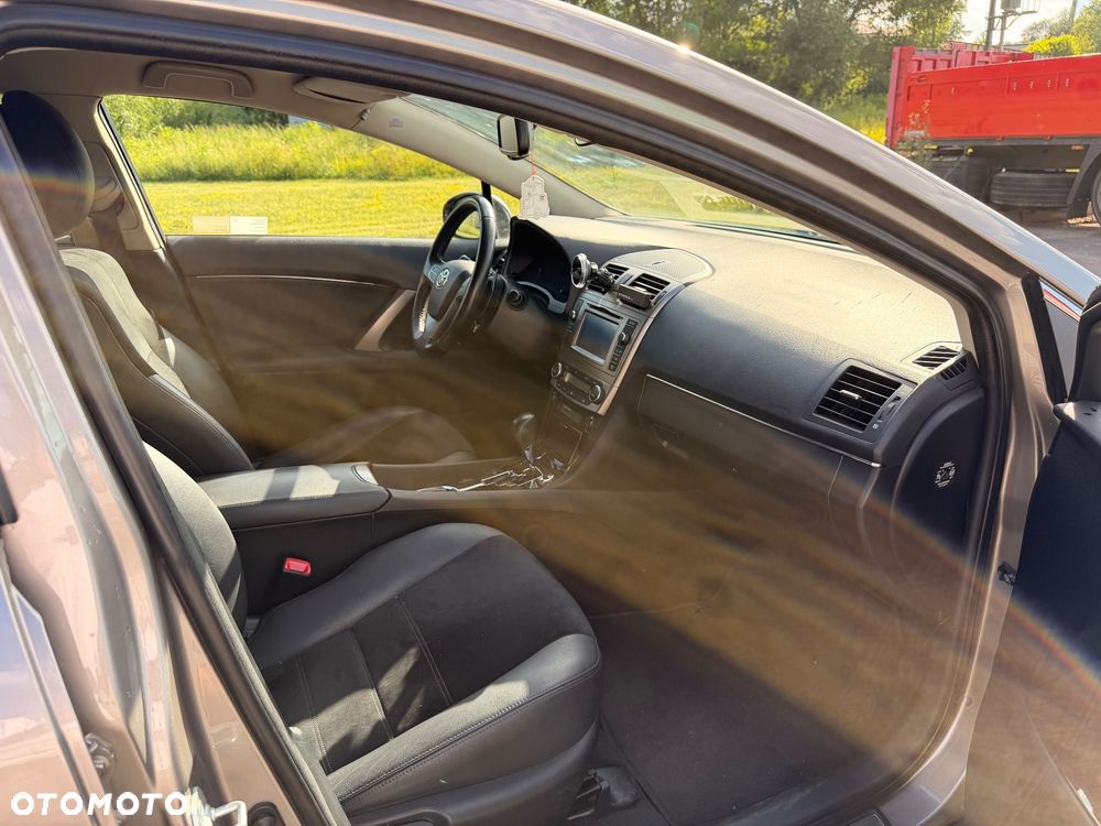 Toyota Avensis 2.0 Premium MS - 19