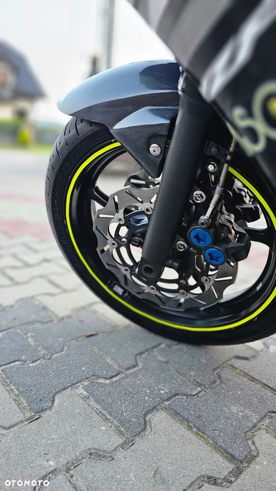 Yamaha R6 - 7