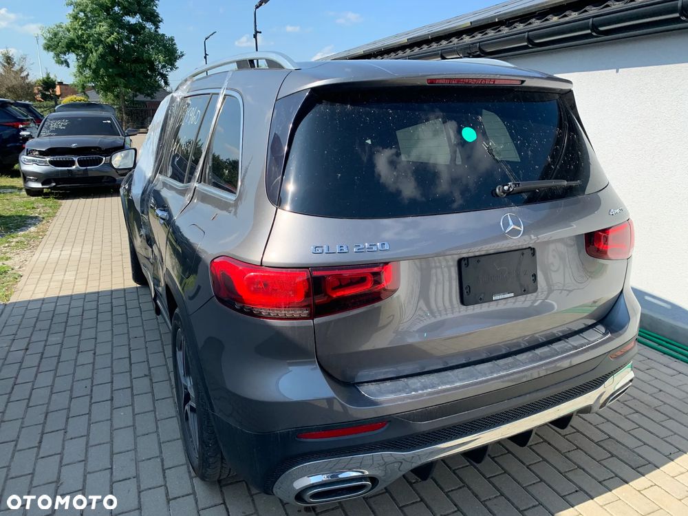 Mercedes-Benz GLB 250 4-Matic 8G-DCT - 8