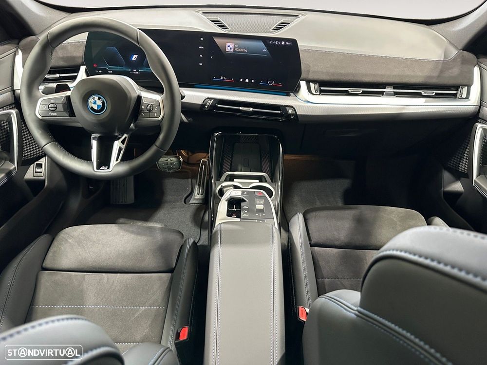 BMW iX1 eDrive20 Pack Desportivo M - 10