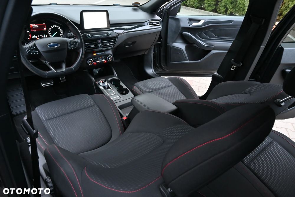 Ford Focus 1.5 EcoBoost ST-Line - 28