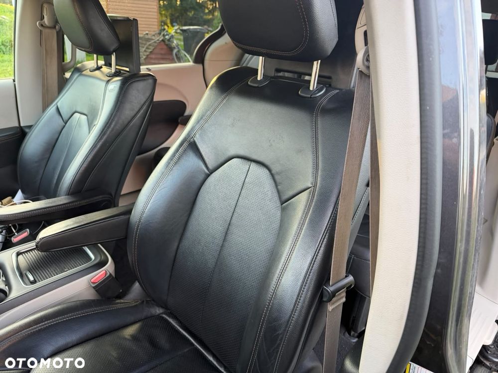 Chrysler Pacifica - 8