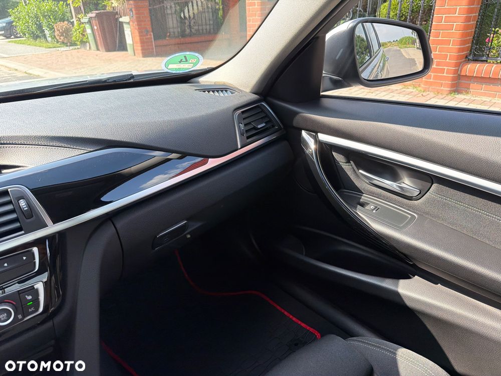 BMW Seria 3 318d Sport Line - 25