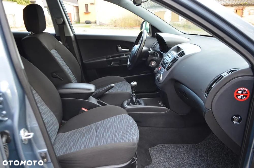 Kia Ceed Cee'd 1.6 Comfort + - 22