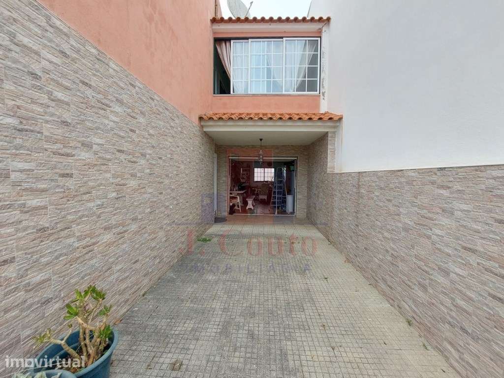 Moradia Geminada T4 com terreno | Entre a Cidade e a Praia - Grande imagem: 3/29