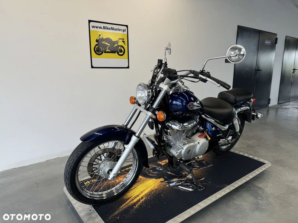 Suzuki Intruder - 4