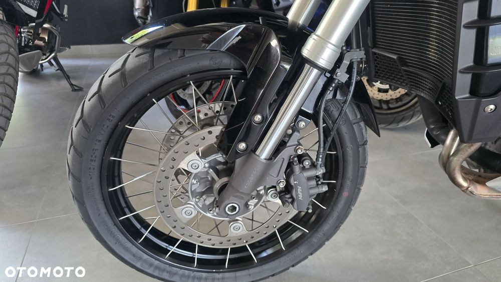 Honda VFR - 13
