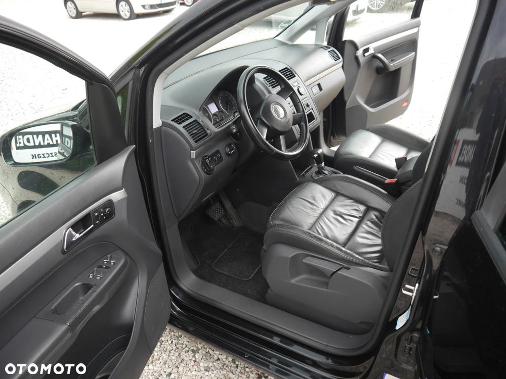 Volkswagen Touran 2.0 TDI DSG Highline - 5