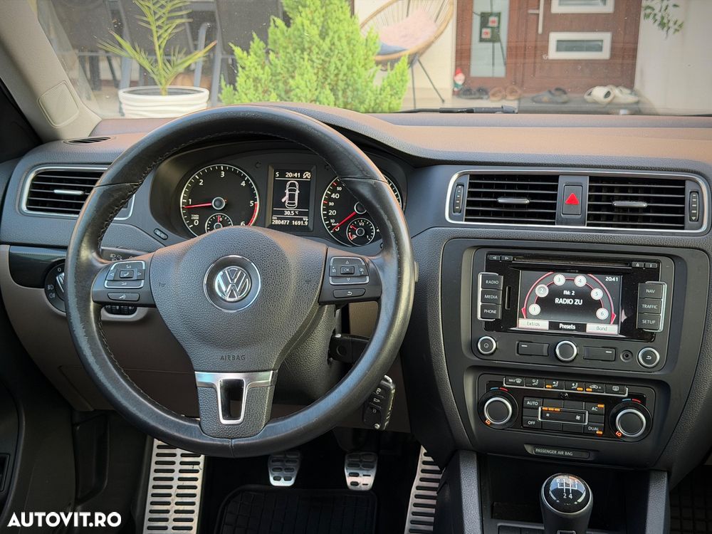 Volkswagen Jetta 1.6 TDI Blue Motion Technology Comfortline - 28