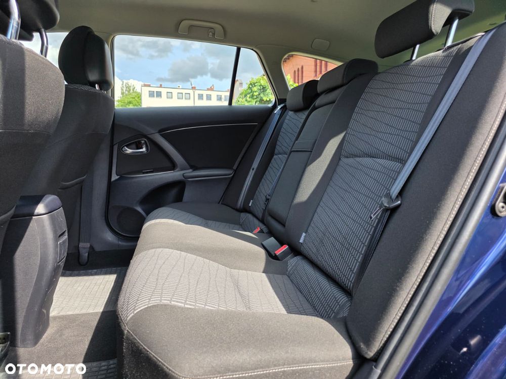 Toyota Avensis - 25
