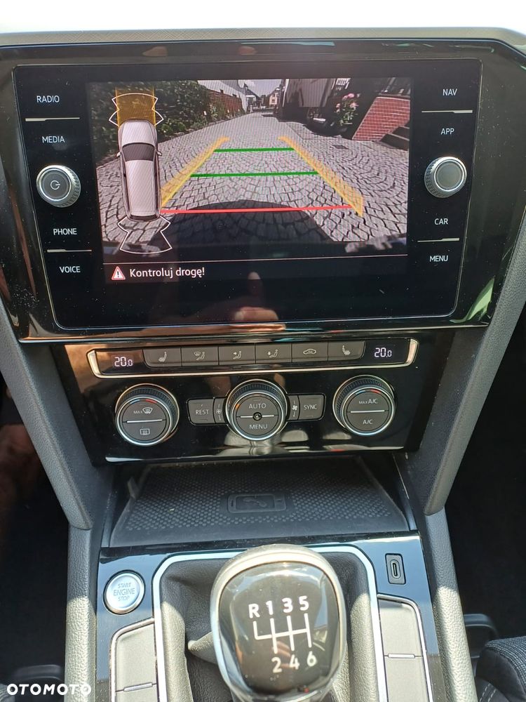 Volkswagen Passat - 12