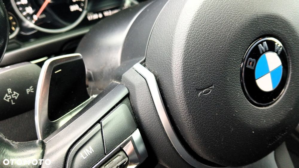 BMW Seria 5 528i Sport-Aut - 25