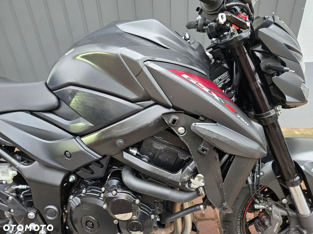 Suzuki GSX - 18