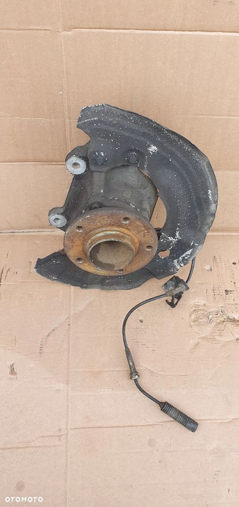 Zwrotnica piasta prawy przód przednia prawa BMW 3 E91 6764444 - 2